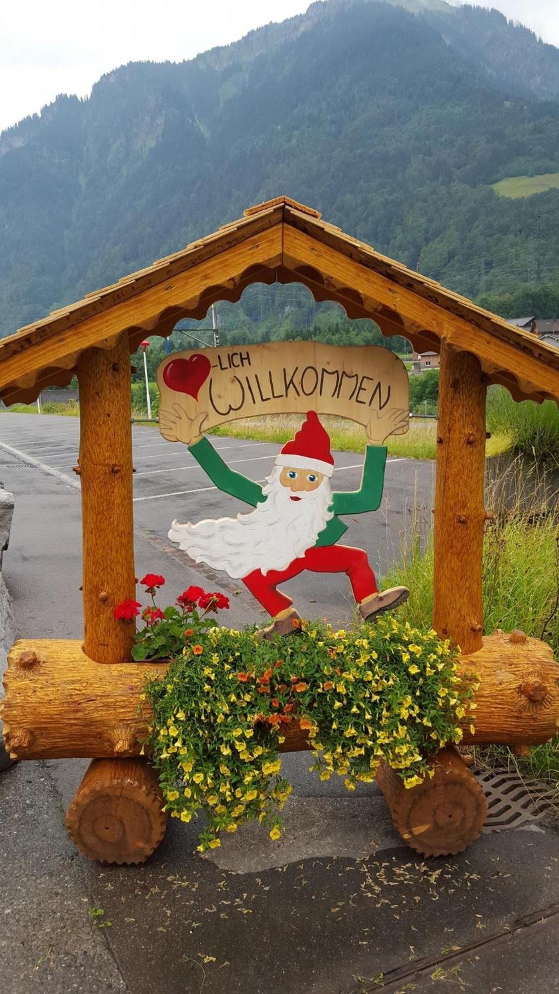 Diese Einfache Unterkunft- Bergheimat Ist Nur Fuer Backpacker- Rucksacktouristen Und Radfahrer - Huettenfeeling Im Backpackerhoues- Ganz Einfach - Ganz Unkompliziert - Ganz Relaxd Linthal Exterior foto