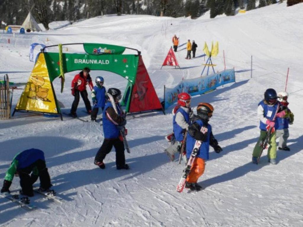 Diese Einfache Unterkunft- Bergheimat Ist Nur Fuer Backpacker- Rucksacktouristen Und Radfahrer - Huettenfeeling Im Backpackerhoues- Ganz Einfach - Ganz Unkompliziert - Ganz Relaxd Linthal Exterior foto